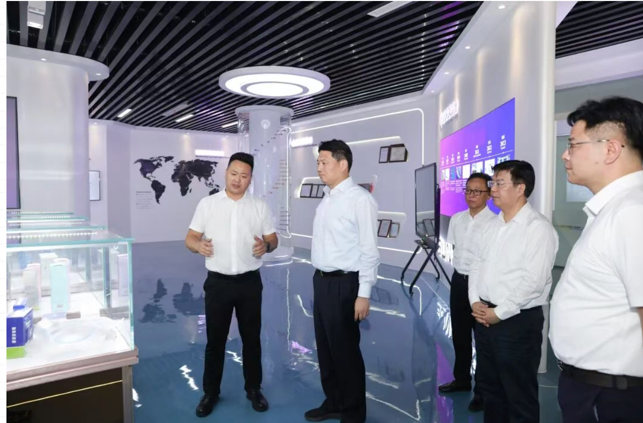 최신 회사 블로그 Taizhou Municipal Party Secretary Visits Jiangsu Tianhua Rigging to Review Industry Development and Local Employment