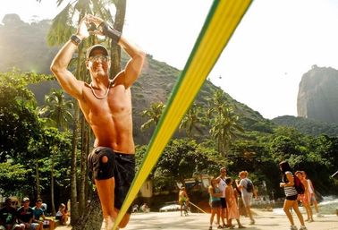 주문 폴리에스테 가죽 끈 Slackline 주문을 받아서 만들어진 로고를 가진 걷는 밧줄 노란 색깔 online manufacture